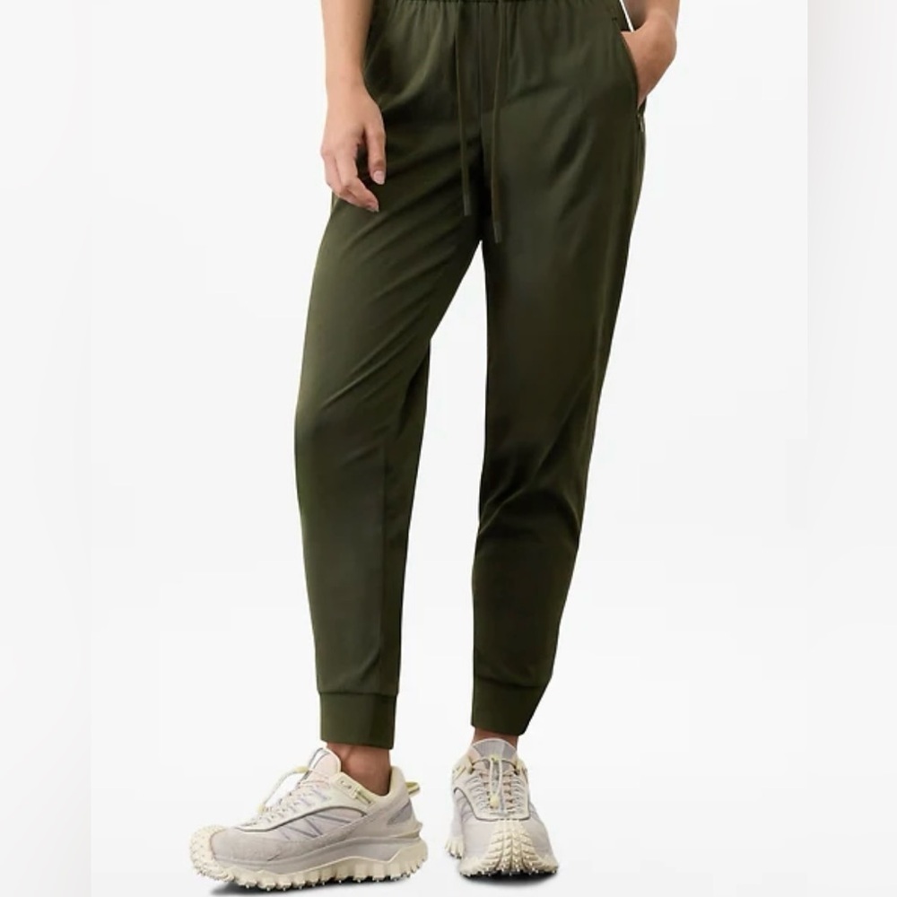 ATHLETA Trekkie north joggers X-large NWT